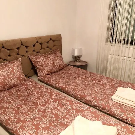 Confort Guesthouse Oradea Exterior photo